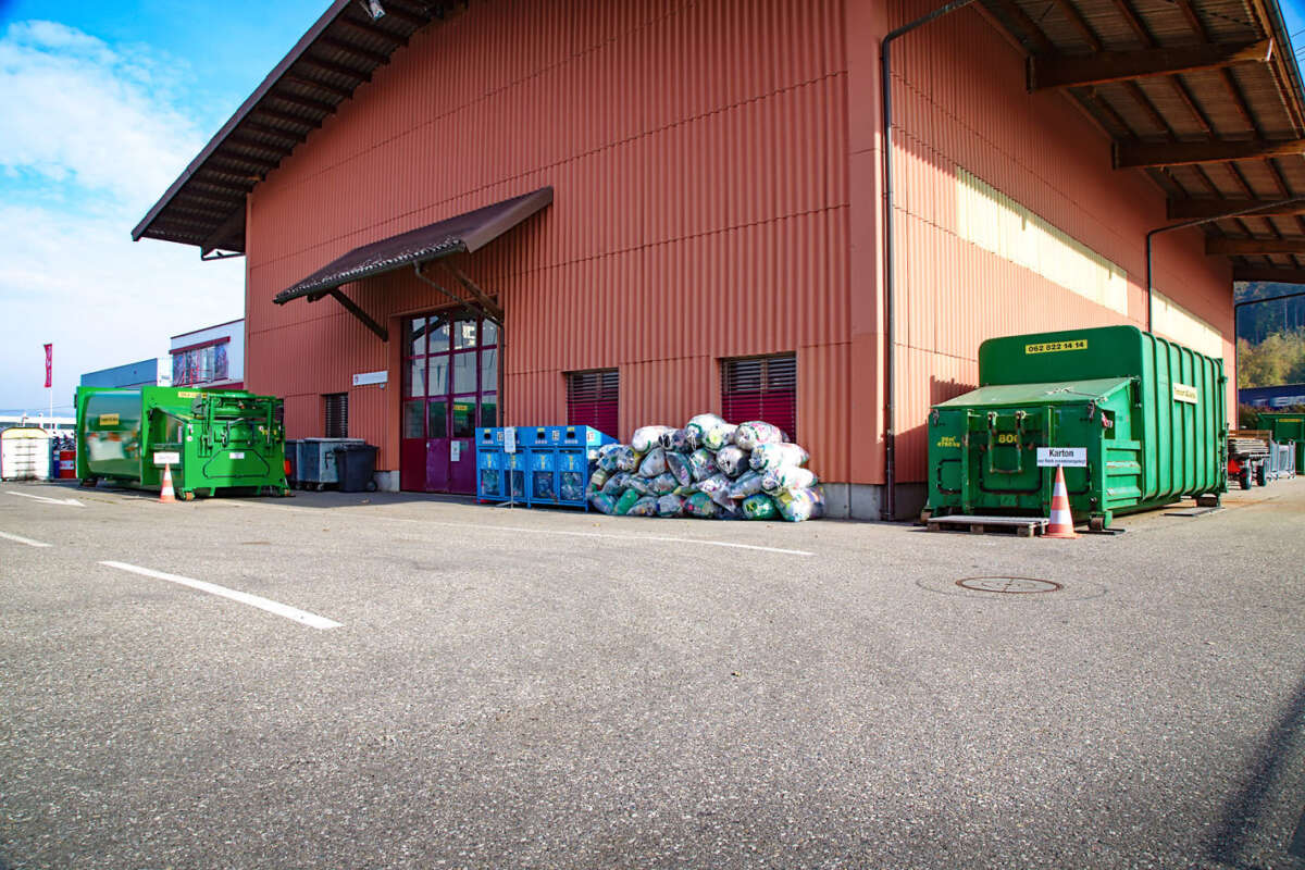 Gemeindesammelplätze erfüllen eine wichtige Aufgabe im Recyclingkreislauf, Transport AG Aarau